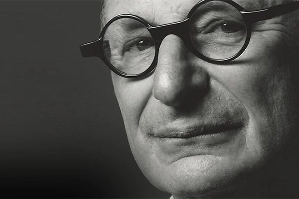 Retrato de Wally Olins, experto en branding e identidad corporativa